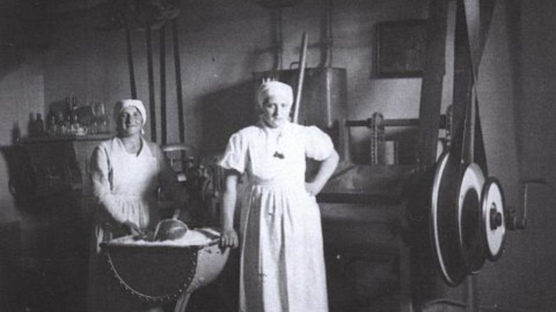 Pogled skozi Galerijo v Muzej: Muzej Zaprice: Marko Kumer - Makaroni in kofe iz Šmarce