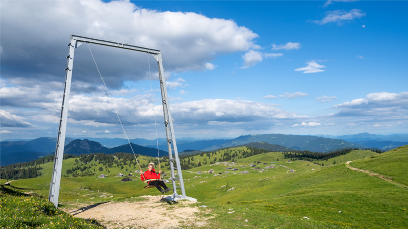 Slavnostna otvoritev guncnc na Veliki planini s cirkuško skupino Čupakabra in Pleh bando, pa še kaj za pojest in za popit bo za vse obiskovalce